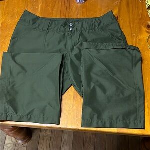 Patagonia women’s travel pants Forest Green 10